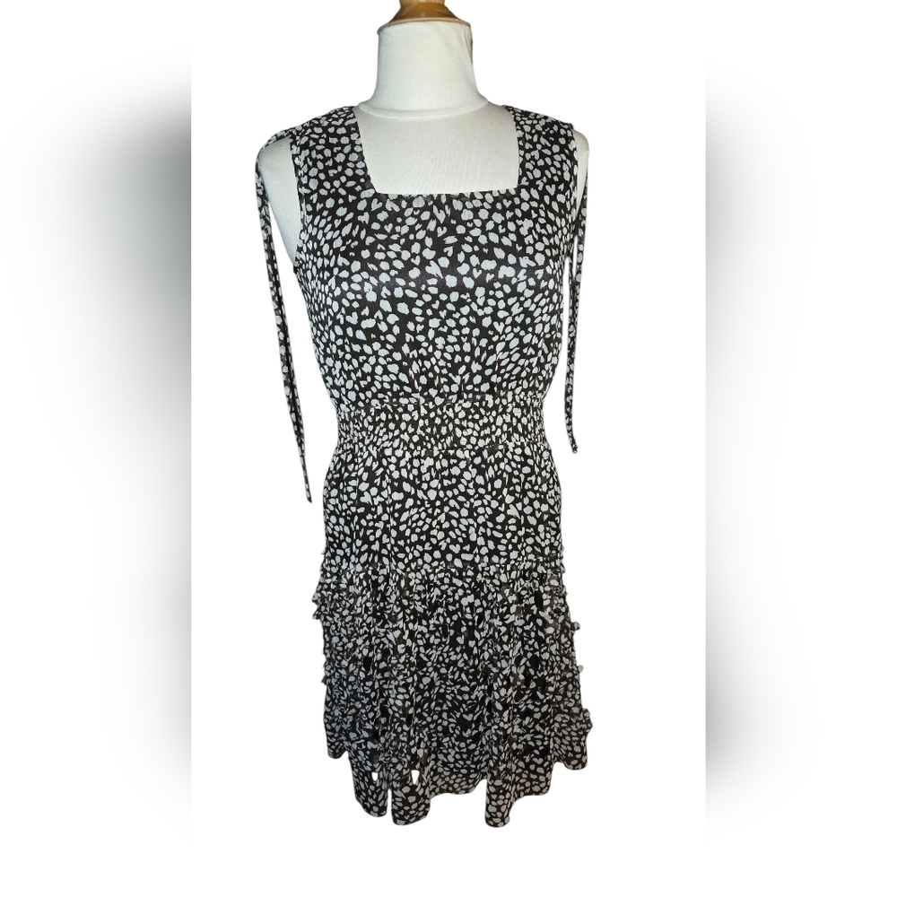 The Pyramid Collection Elegant Brown and White Sleeveless Dress